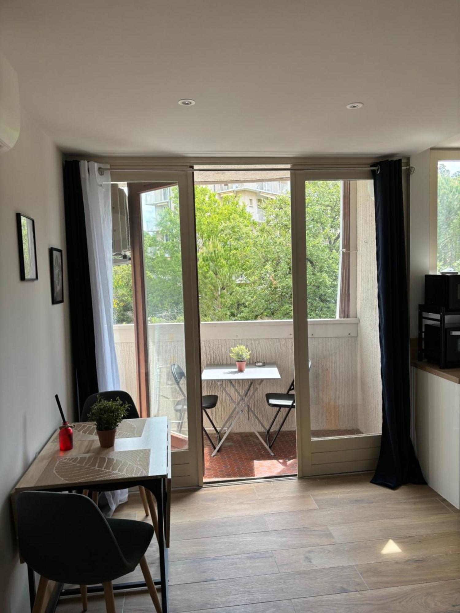 Greoux Apartment